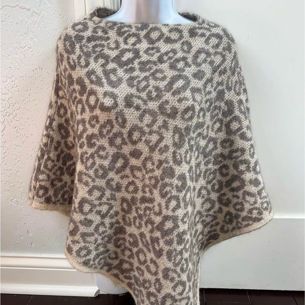Elegant Leopard Print Poncho